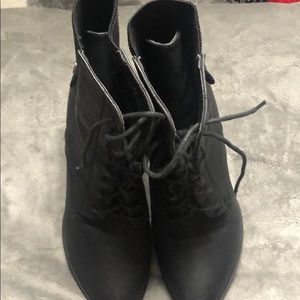 BLACK BOOTS! WINTER IS UPON US!